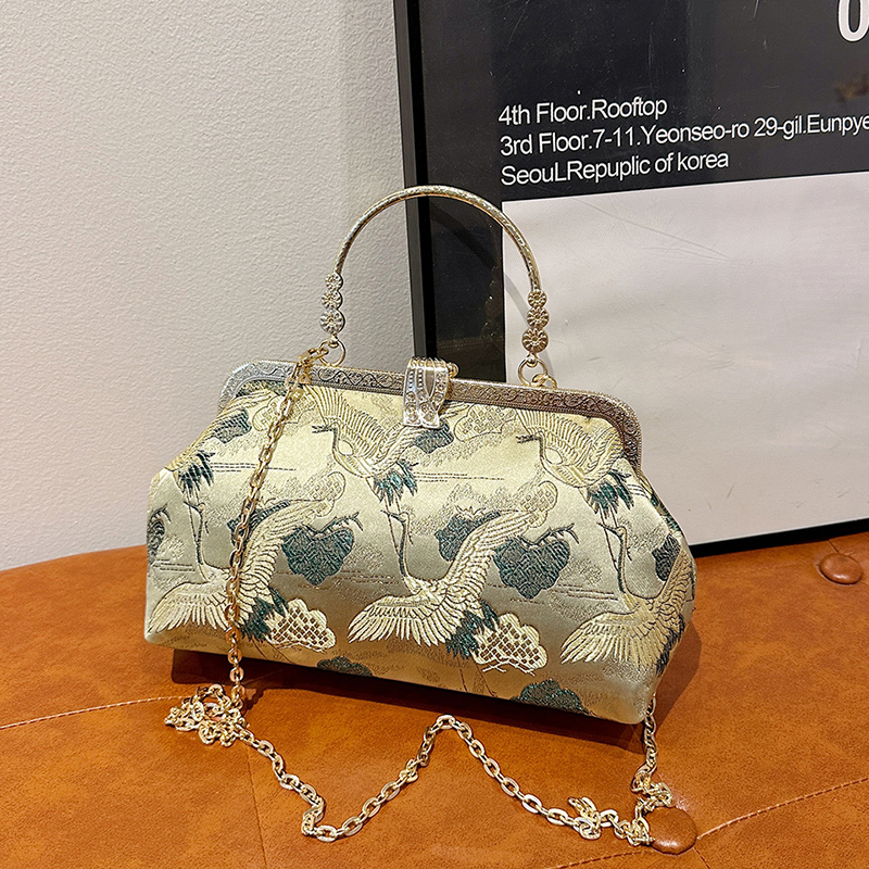 Luxury Bags News - Exquisite Chinses Style Gold Frame Chains