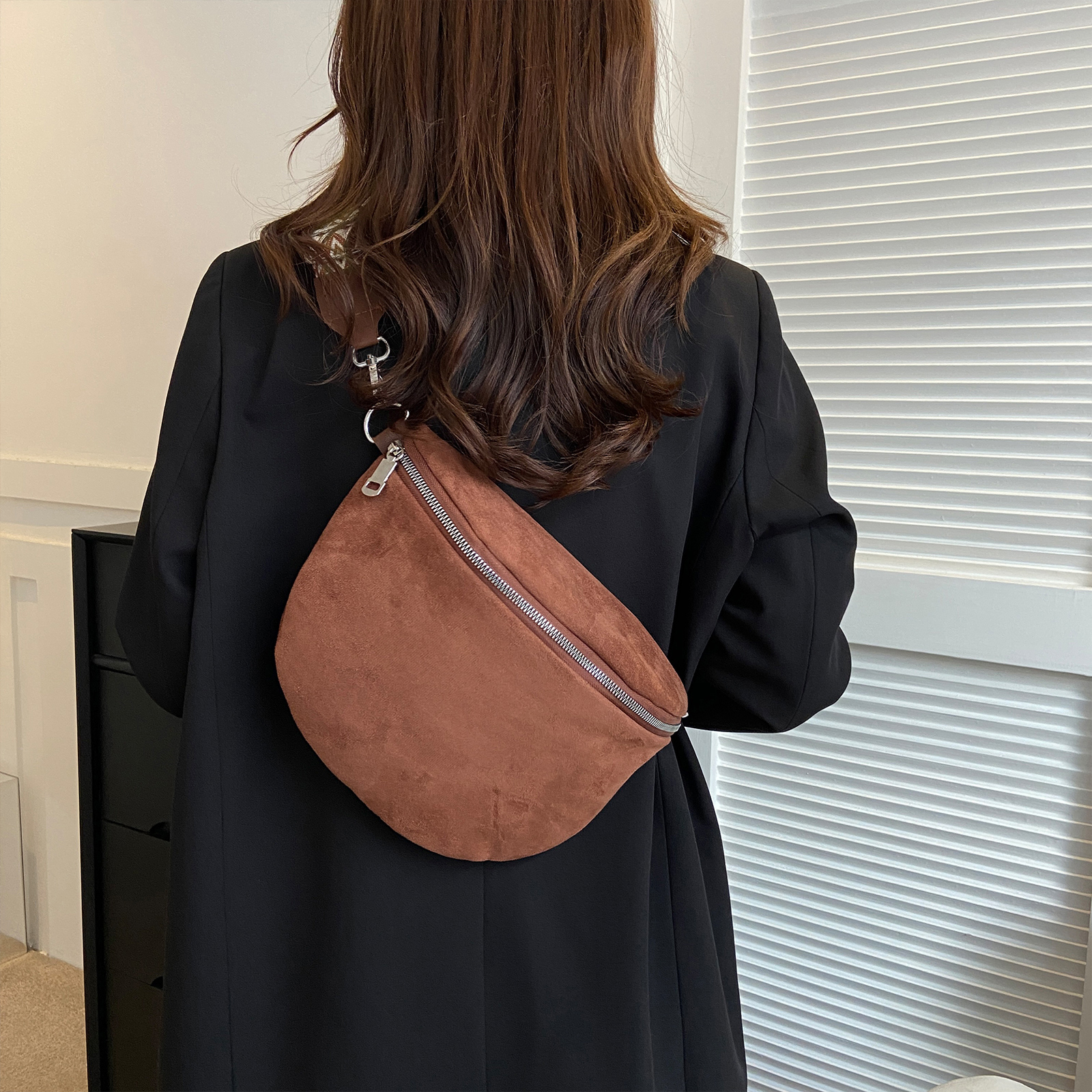 Women Chest Bag Fanny Pack PU  - Half Moon Bag Suede のレビューと価格