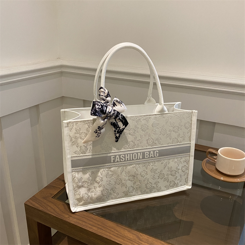 Luxury Elegant Women Tote Bag  - Luxury Bag Collection のレビューと価格