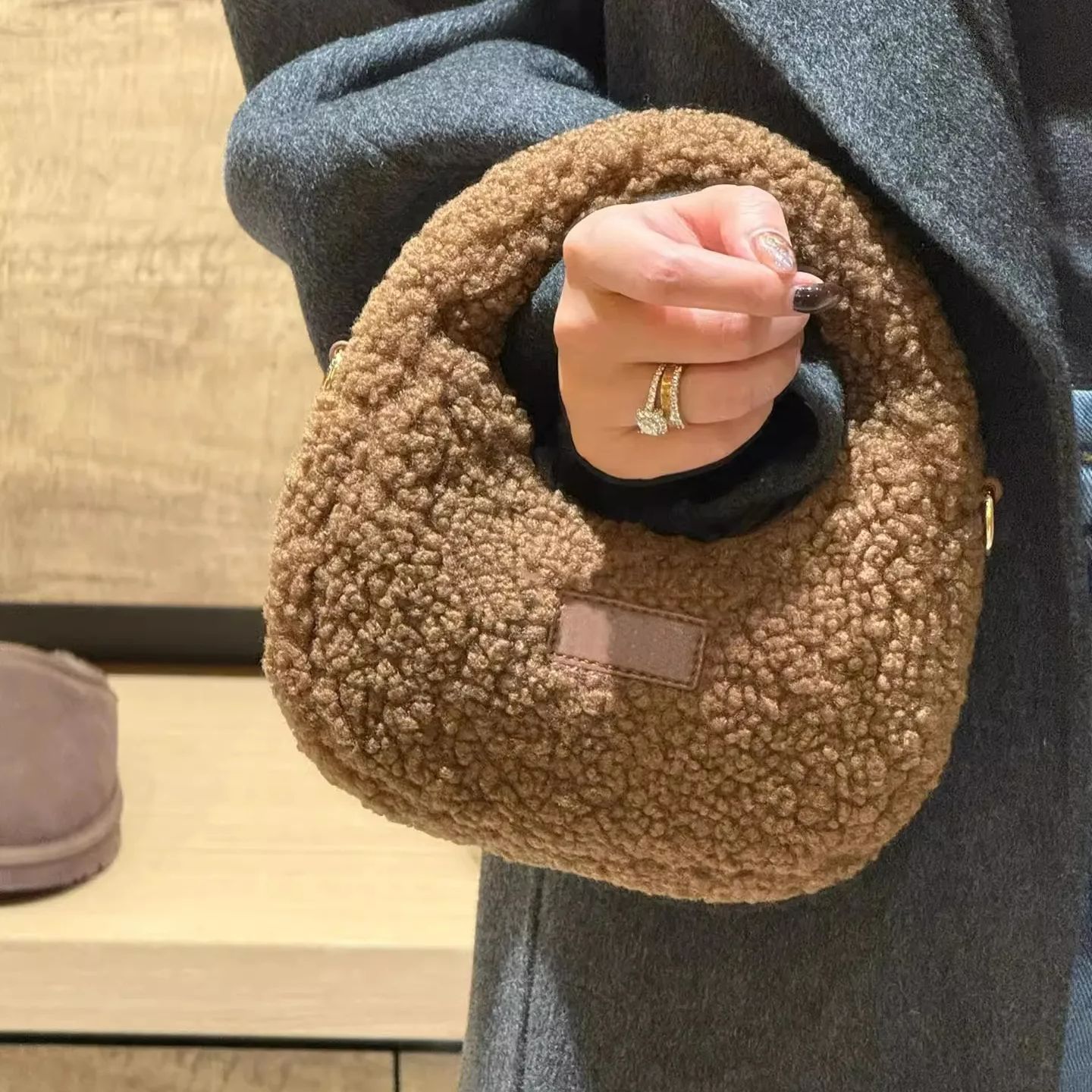 Half Moon Design Lamb Wool Han - Half Moon Bag Suede のレビューと価格