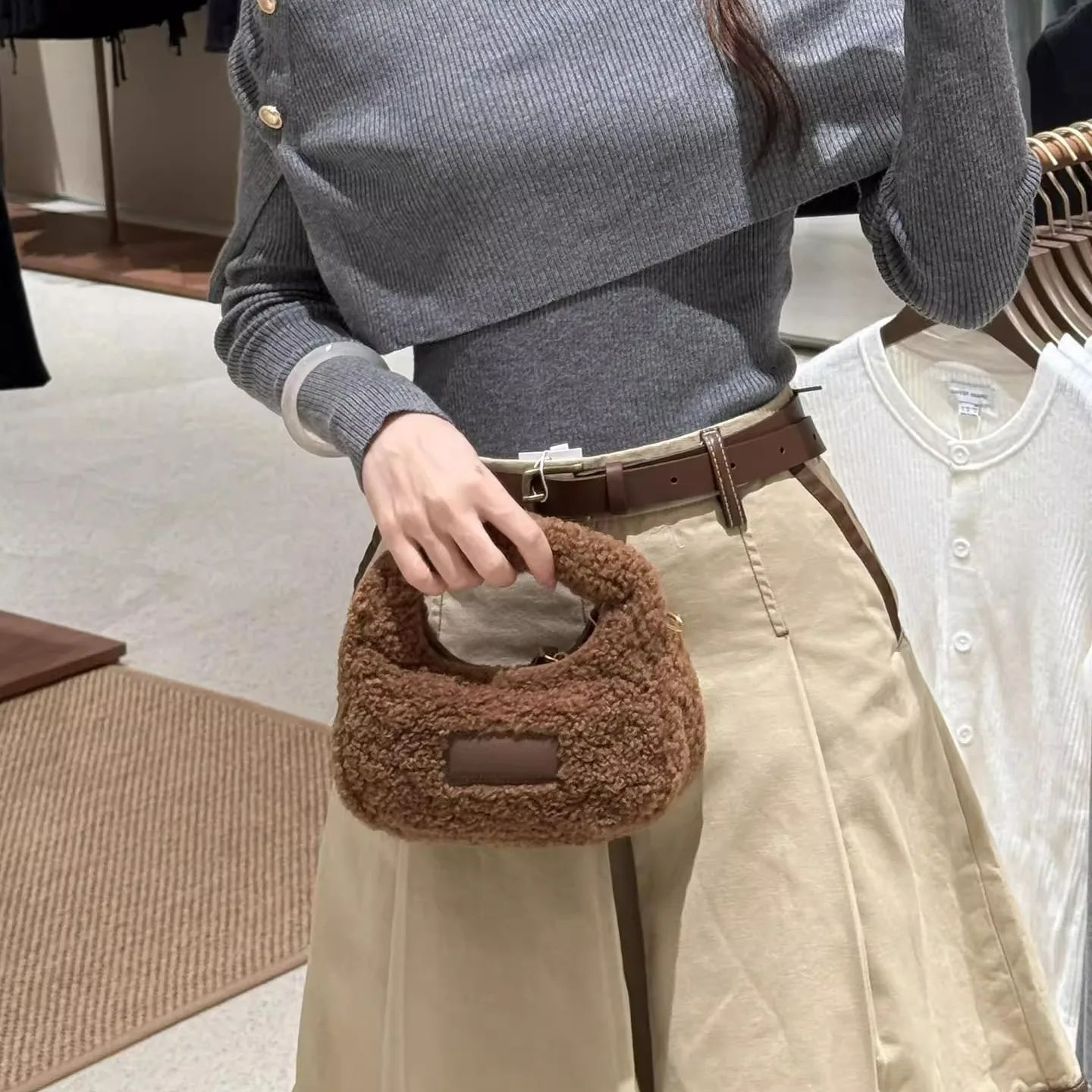 Half Moon Design Lamb Wool Han - Half Moon Bag Suede のレビューと価格