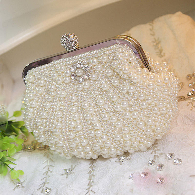 Luxury Scalloped Pearl Clutch  - Luxury Bags Direct のレビューと価格