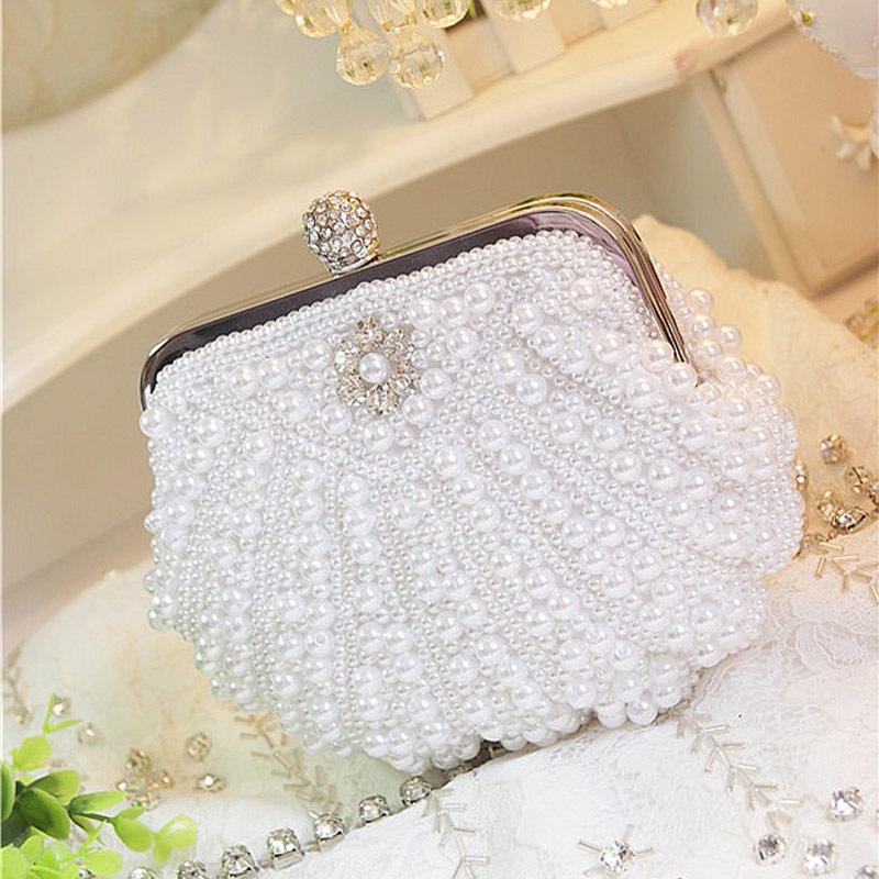 Luxury Scalloped Pearl Clutch  - Luxury Bags Direct のレビューと価格