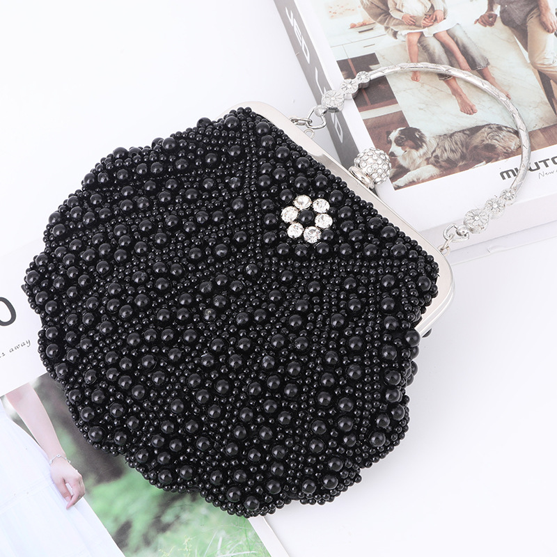 Luxury Scalloped Pearl Clutch  - Luxury Bags Direct のレビューと価格