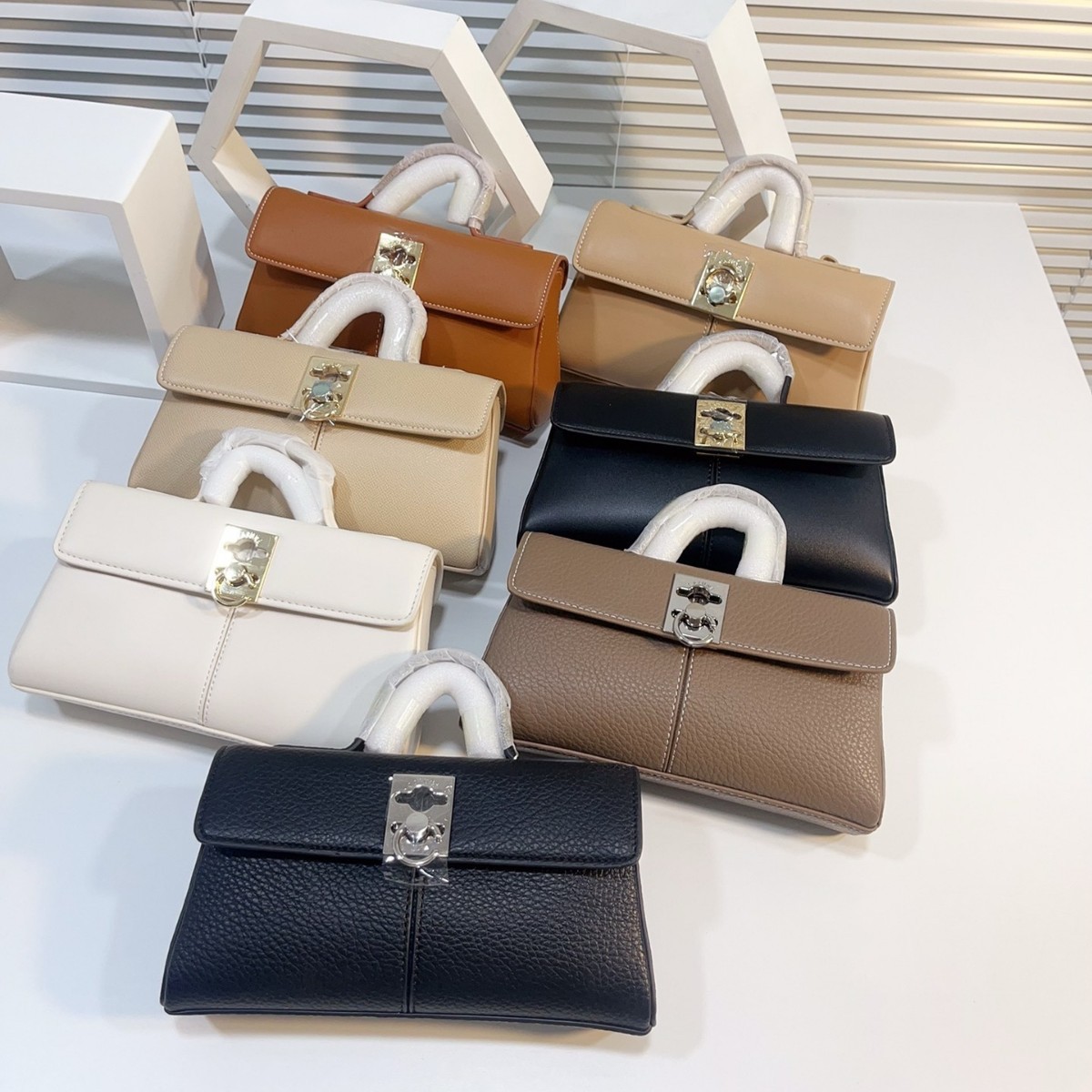 Creative Niche Genuine Leather - Half Moon Bag Suede のレビューと価格