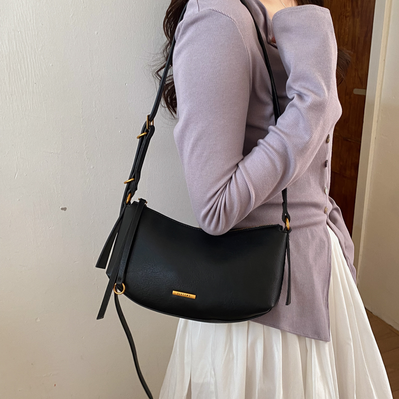 MOODS Half-moon Crossbody Bags - Half Moon Bag Suede のレビューと価格