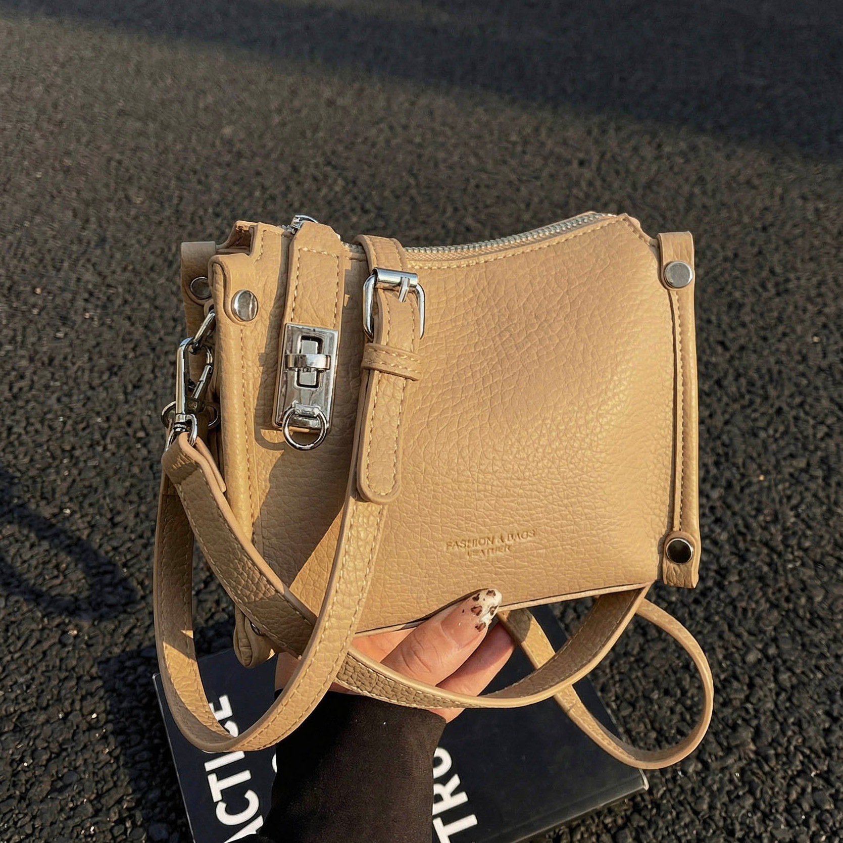 Women’s Pebble Grain Box Bag – - Luxury Bags News のレビューと価格
