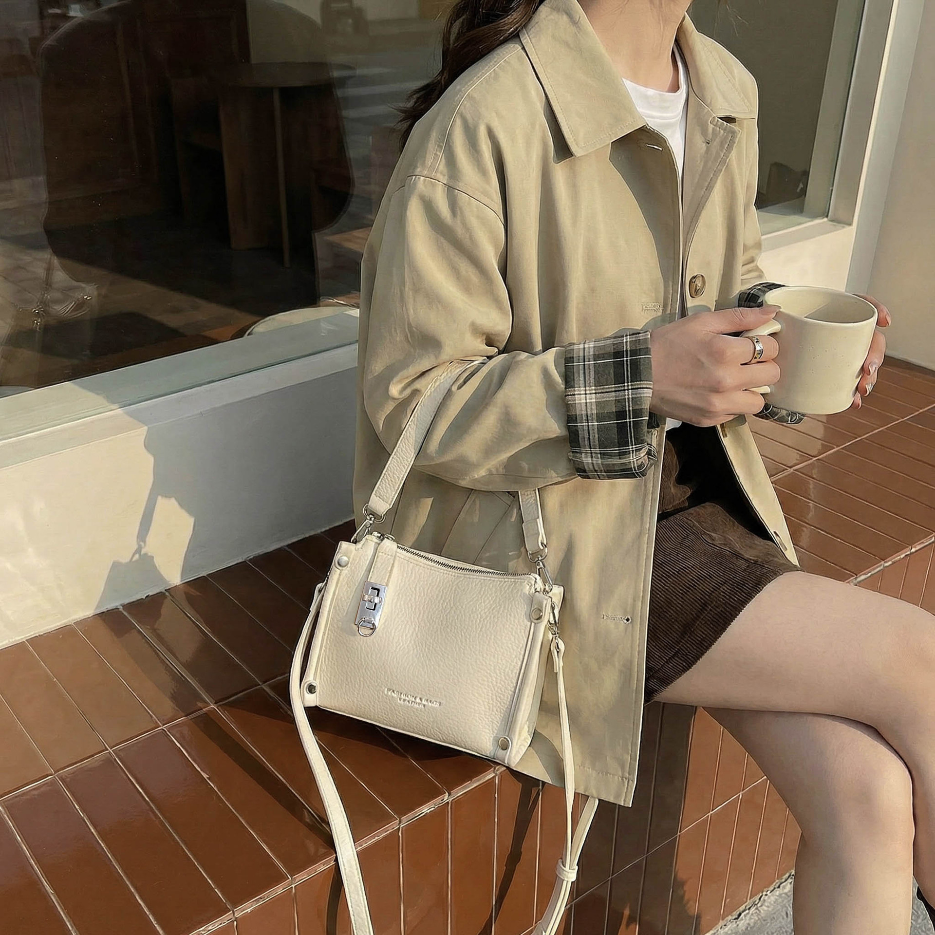 Women’s Pebble Grain Box Bag – - Luxury Bags News のレビューと価格