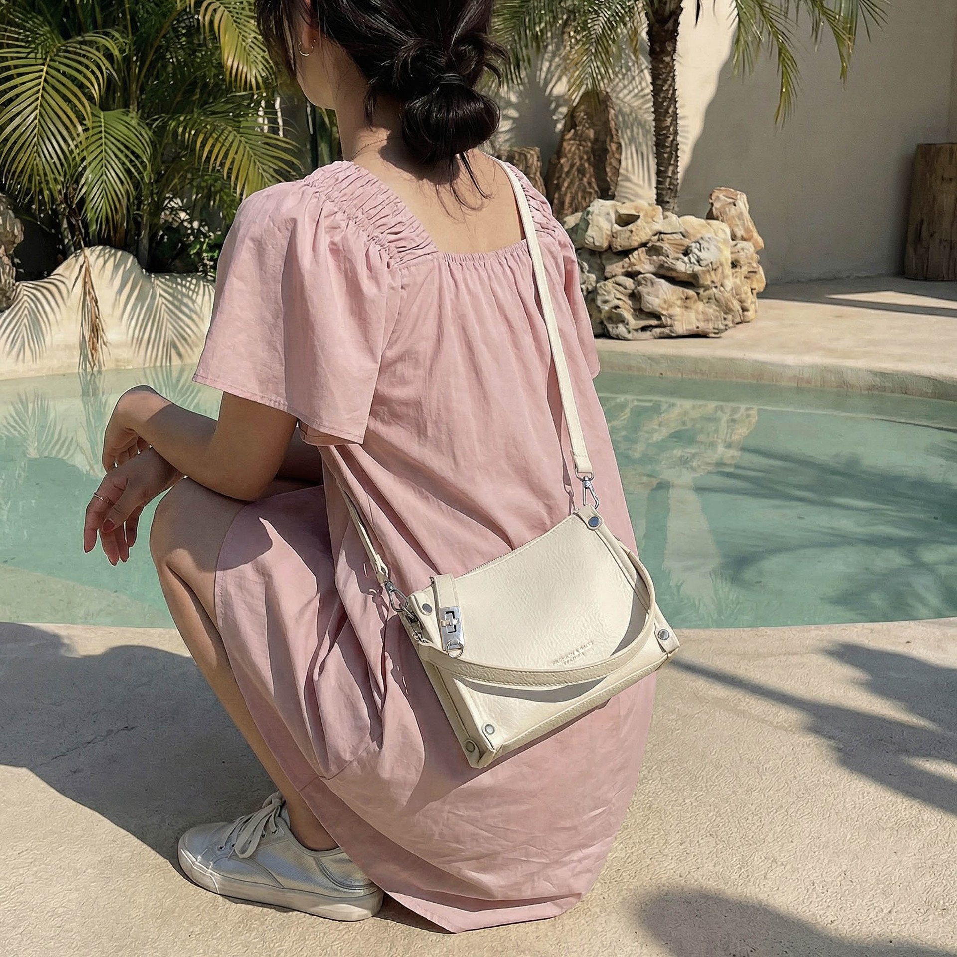 Women’s Pebble Grain Box Bag – - Luxury Bags News のレビューと価格