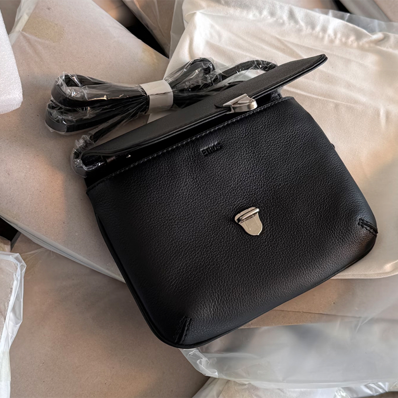 Soft Genuine Leather With Meta - Half Moon Bag Suede のレビューと価格