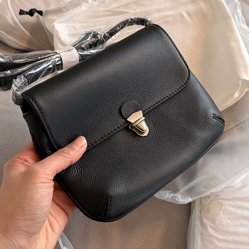 Soft Genuine Leather With Meta - Half Moon Bag Suede のレビューと価格