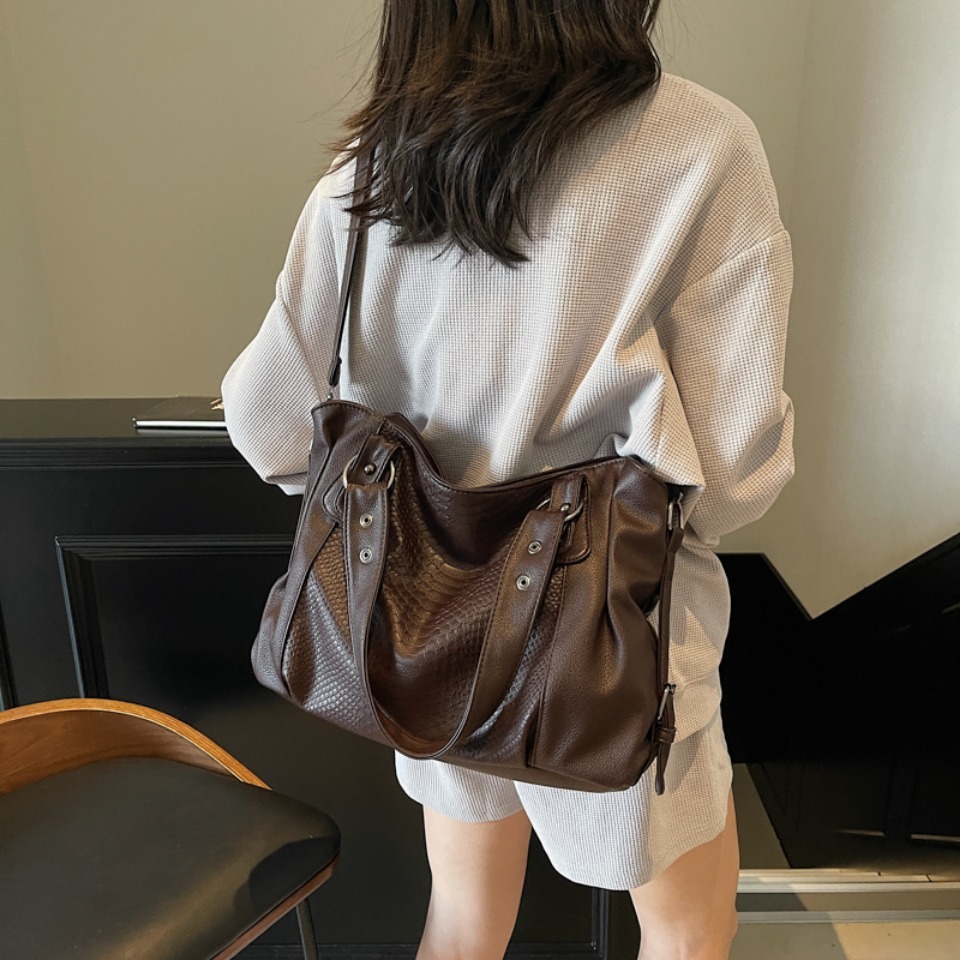Alligator Large Capacity Black - Luxury Bags For Travel のレビューと価格